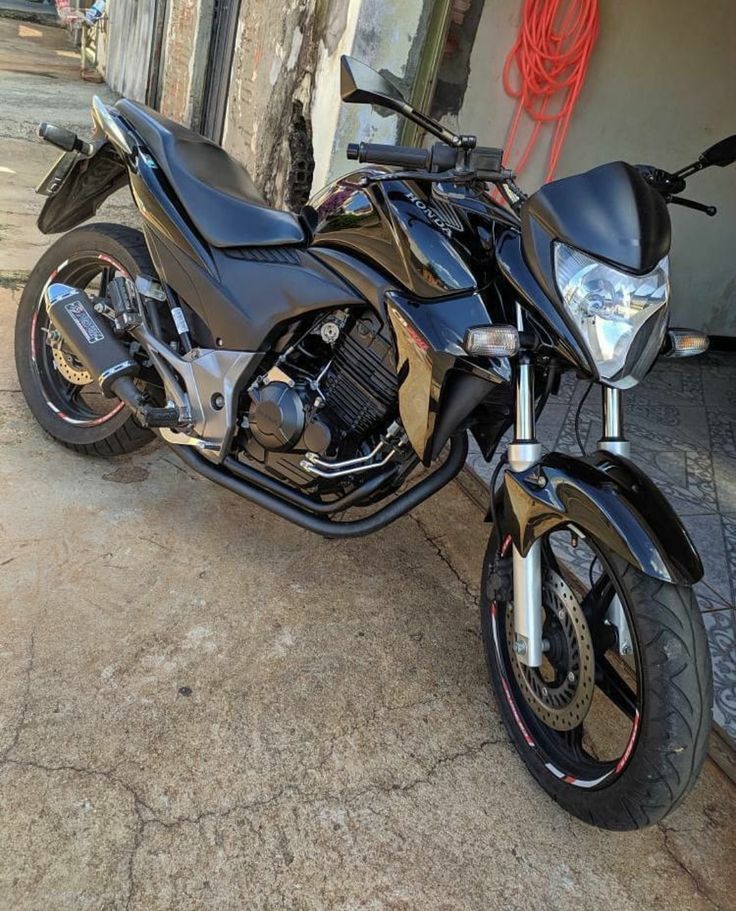 a black motorcycle parked in front of a building