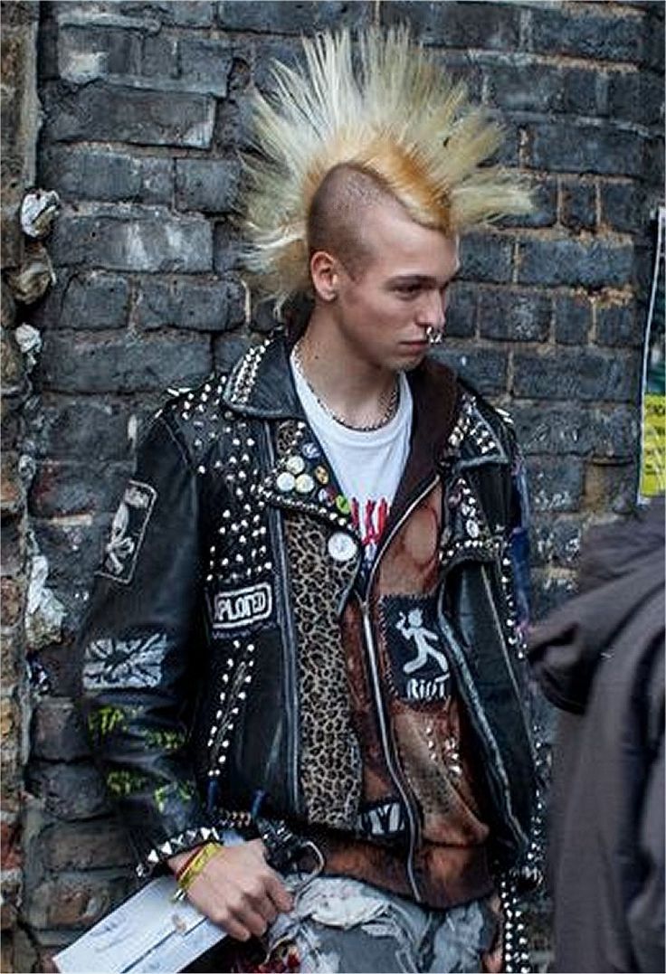 Punk Fashion Men, Punk Guys, Punk Mohawk, Punk Leather Jacket, Punk Subculture, Punk Outfit, 2000s Punk, Punk Boy, 80s Punk