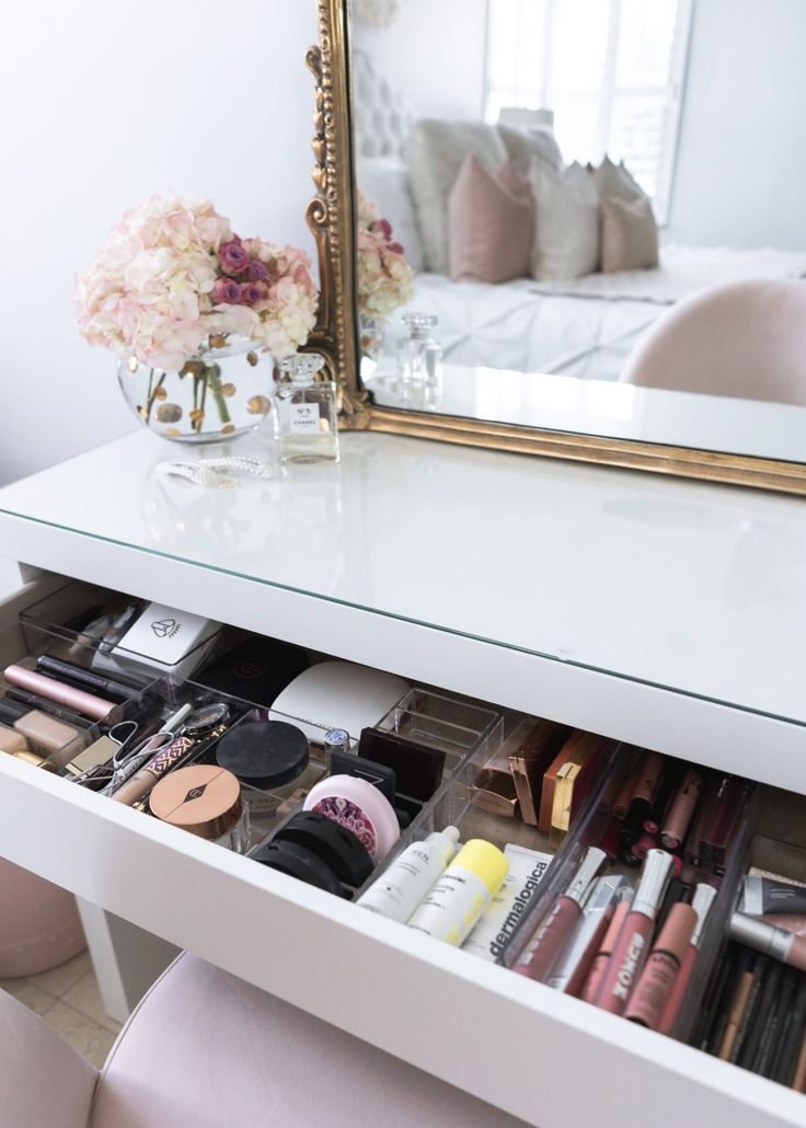 I am super excited to share my new beauty situation with you all today!! I had been wanting to upgrade my vanity for quite some time. How To Arrange Dressing Table, Table In Bedroom, Ikea Dressing Table, Ikea Malm Dressing Table, Makeup Vanity Ideas Bedrooms, Malm Dressing Table, Dressing Table Organisation, Dressing Table Decor, Dressing Table With Drawers