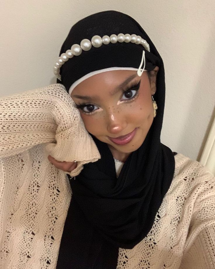 Cute Hijabi Outfits, Headwrap Tutorial, Hijabi Fits, Modest Outfit Ideas, Hijab Aesthetic, Hijabi Aesthetic, Hijabi Style, Muslim Outfits, The End Of The World