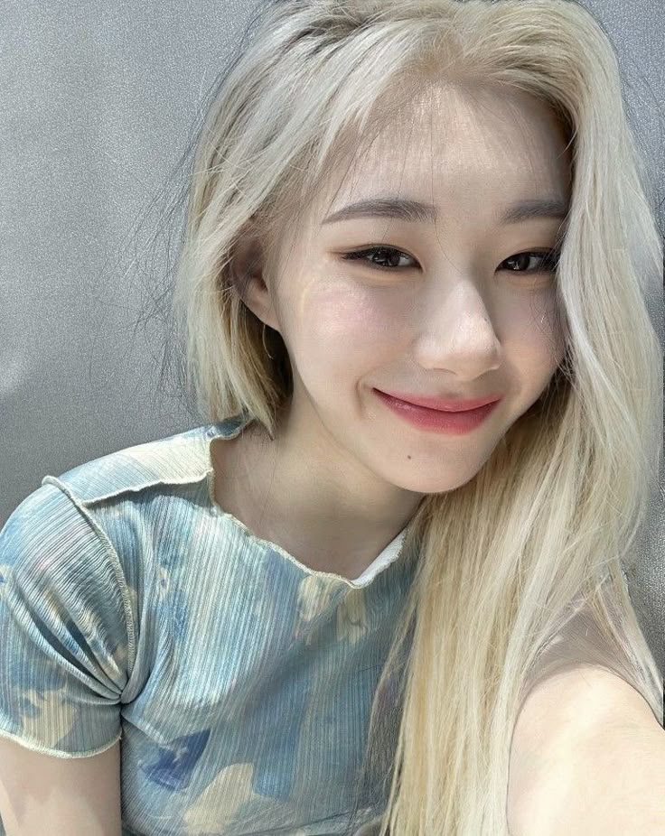 Blonde Chaeryeong Blonde Chaeryeong, Kpop Blonde Hair, Yellow Blonde, Lee Chaeryeong, Chaeryeong Itzy, Light Blonde Hair, Yellow Hair, Asian Hair, Yellow Light