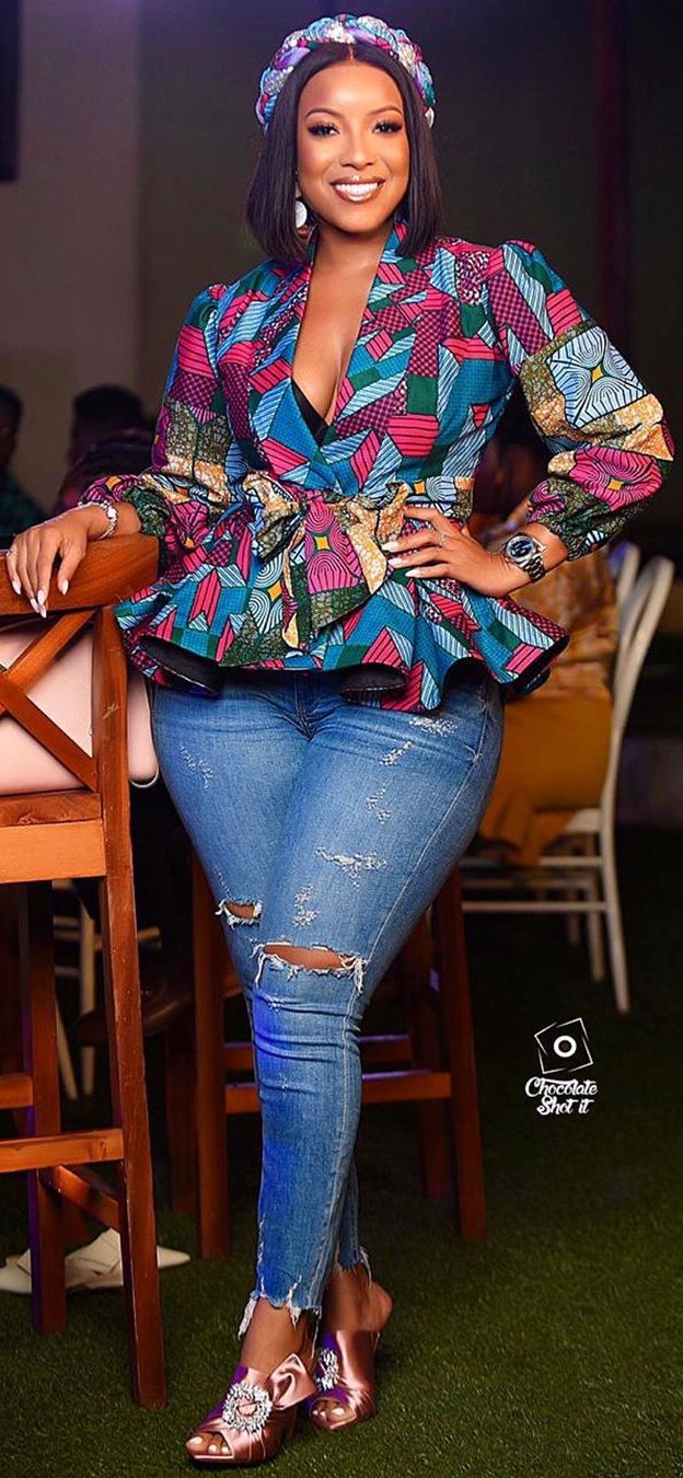 African Print Tops With Jeans, Ankara Tops With Jeans, Ankara Tops Blouses, Ankara Top Styles, Ankara Blouses, African Tops For Women, Ankara Blouse, African Blouses, Ankara Tops