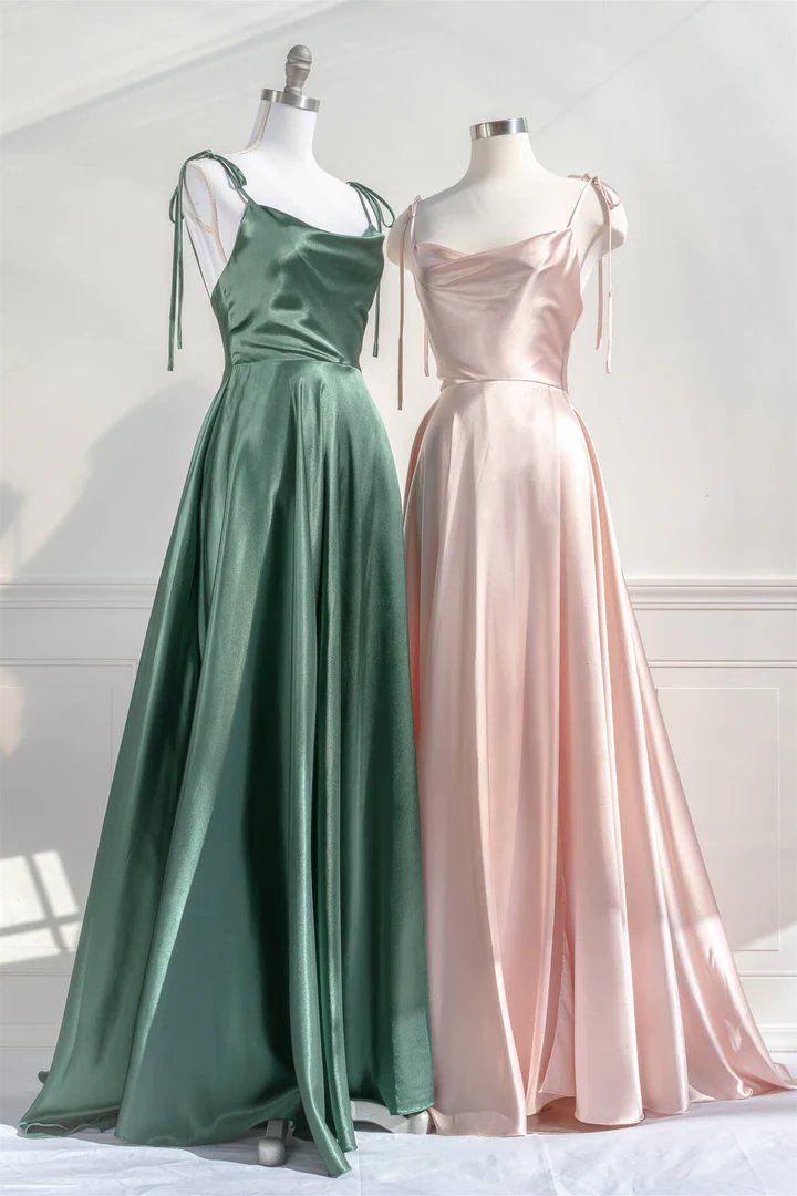 Abiti da ballo rosa nudi con cinghie sottili Green Satin Skirt, Aphrodite Dress, Long Green Dress, Prom Dress Inspiration, Pretty Prom Dresses, فستان سهرة, Grad Dresses, Green Satin, Party Dress Long