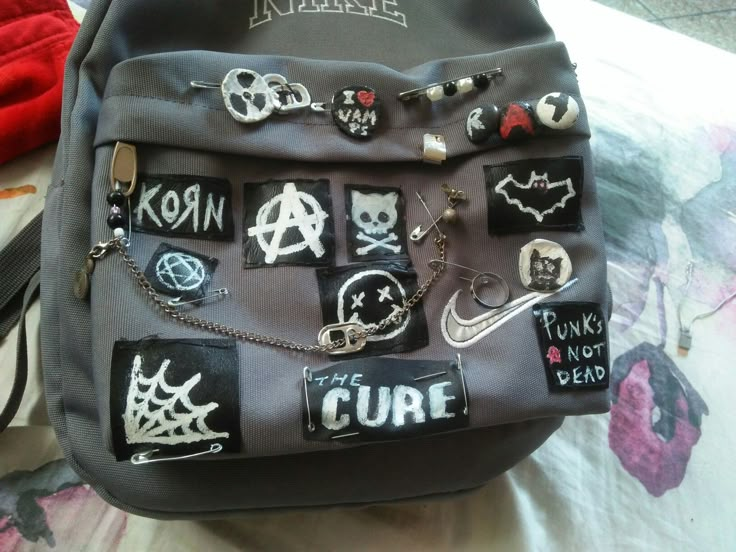 #punk #backpack #goth #alt #patches #DIY Alt Backpack For School, Backpack With Pins And Patches, Backpack Decoration Ideas Grunge, Back Patch Ideas, Punk Bag Diy, Backpack With Patches And Pins, Crust Patches, Bag Decorating Ideas, Patches On Backpack