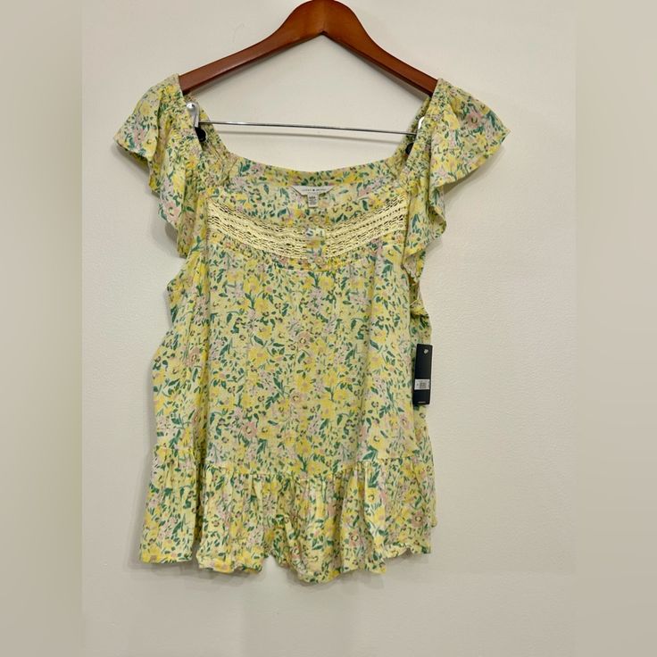 Beautiful Nwt Lucky Brand Blouse. Size Medium. $69.50 Retail Price. Sleeveless Tops With Lemon Print For Vacation, Vacation Sleeveless Tops With Lemon Print, Casual Yellow Tops With Lemon Print, Casual Lemon Print Tops For Spring, Yellow Floral Print Top For Daywear, Yellow Blouse For Spring Daywear, Yellow Blouse For Daywear In Spring, Summer Yellow Top With Lemon Print, Spring Cotton Top With Lemon Print