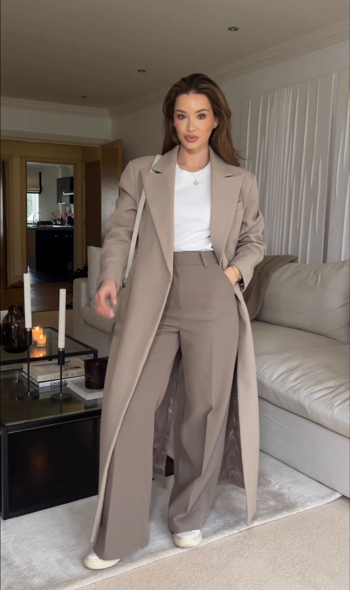 Female Lawyer Fashion, Female Lawyer, Cute Professional Outfits, Lawyer Fashion, Professional Outfits Women, Casual Outfit Inspiration, Stylish Work Attire, Business Casual Outfits For Work, Effortlessly Chic Outfits