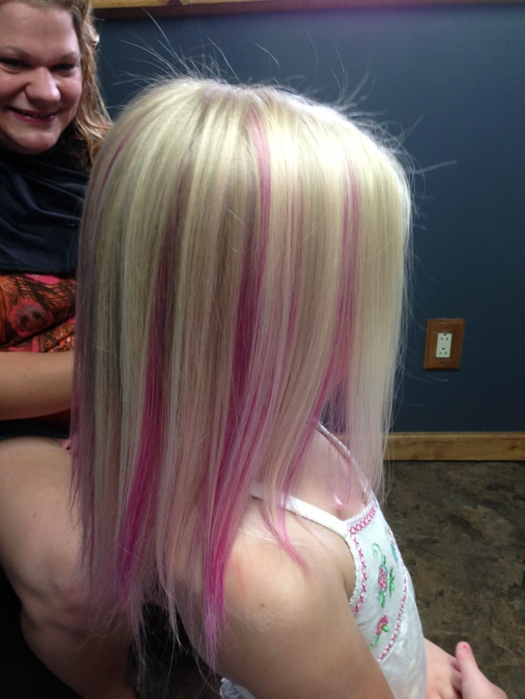 Blonde And Pink, Hairstyle Highlights, 2000s Hair, Y2k Ideas, Skunk Hair, Pink Blonde Hair, Y2k Hair, Y2k Hairstyles, Highlights Blonde