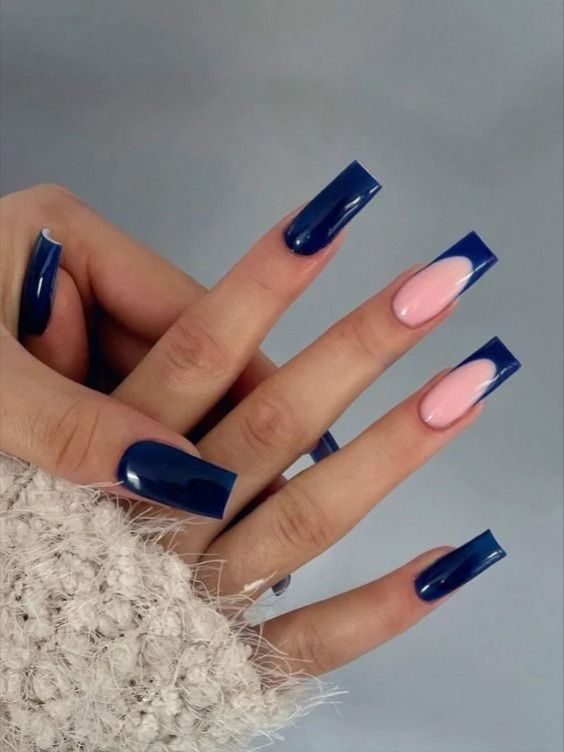 Cute Blue Acrylic Nail Designs, Navy Blue Coffin Acrylics, Blue Nail Designs Coffin Short, White Nail With Navy Blue Design, Long Nails Inspiration Blue, Mid Length Coffin Acrylic Nails, Dark Blue Cute Nails, Cute Acrylic Nails Designs Popular Pretty, Cute Nails Dark Blue