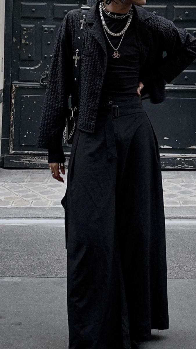 Black Outfit inspiration y2k style men�’s OOTD paris fashion Cool And Classy Outfit, Black Harajuku Fashion, 2024 Men Outfit, Masc Goth Outfits Summer, Goth Mens Fashion Street Style, Dark Masculine Outfits, Dark Streetwear Fashion, Black Clothing Aesthetic, Grunge High Fashion