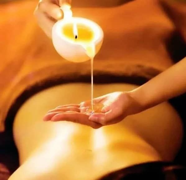 Candles For Beginners, Diy Massage Candle, Diy Taper Candles, Benefits Of Massage, Candle Making For Beginners, Diy Massage, Massage Candles, Body Massage Techniques, Make Candles