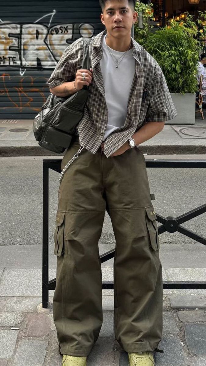 Baggy Cargo Outfit Men, Purple Pants Outfit Men, Baggy Cargo Pants Outfit Men, Hiphop Style Mens, Outfit Ideas Men Streetwear, Mens Cargo Pants Outfit, Polo Outfit Men, Flannel Outfits Men, Cargo Pants Outfit Men