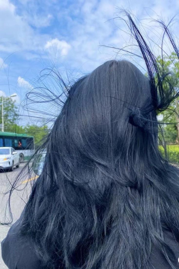 Black Hair With Hint Of Blue, Blue Undertone Black Hair, Navy Blue Hair Ideas, Black Blueish Hair, Dark Blue Hair With Money Piece, Dark Blue On Brown Hair, Black Dark Blue Hair, Subtle Blue Hair Brunette, Dark Ashy Blue Hair