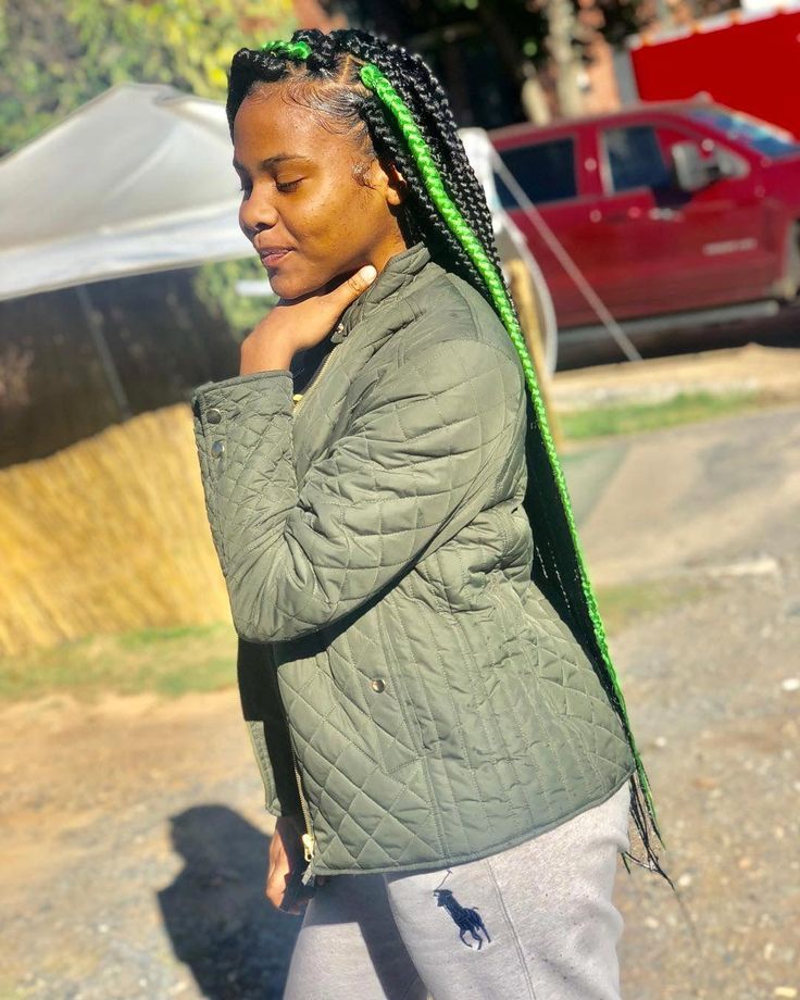 Long Green and black box braids #bigboxbraids Black Box Braids Hairstyles, Green And Black Box Braids, Braids For Teens, Jasmine Makeup, Chinese Bangs, Blue Braids, Afro Hair Girl, Hair Burgundy, Black Box Braids