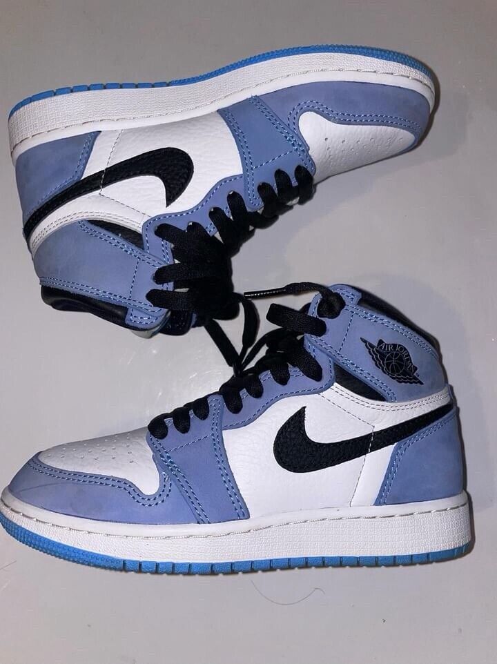 Elevate your sneaker game with these stylish Air Jordan 1 Retro OG High University Blue sneakers. The shoe features a high top design, crafted with a white, university blue, and black colorway, and the iconic Jordan logo on the side. These sneakers are perfect for any athletic occasion and will surely turn heads with their sleek design. The size 3.5 sneakers are made for men and are part of the Air Jordan product line. They were released in 2021 and are a must-have for any sneaker enthusiast. Don't miss out on the opportunity to add these University Blue sneakers to your collection. Dream Shoe Collection, Nike Air Jordans Blue, Nikes For Men, Nikes For Women, Air Jordans Men, Blue Wishlist, White And Blue Shoes, High Top Nikes, Nike Jordan Air 1