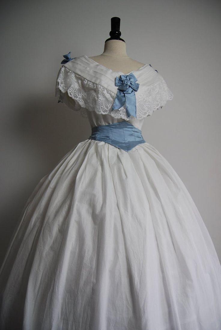 Victorian Ball Gowns Aesthetic, Dresses Victorian, Victorian Ball Gowns, Victorian Ball, Victorian Era Dresses, Ball Gowns Aesthetic, Crinoline Skirt, Old Fashion Dresses, Ball Gowns Evening