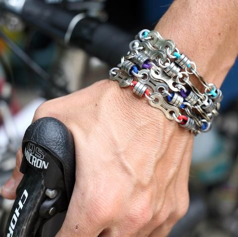 Chainsaw Chain Crafts, Motorcycle Chain Ideas, Bicycle Chain Bracelet, Bicycle Chain Art, Bike Chain Crafts, Bike Chain Art, Hardware Jewelry Diy, Bike Tube Crafts, Bicycle Crafts