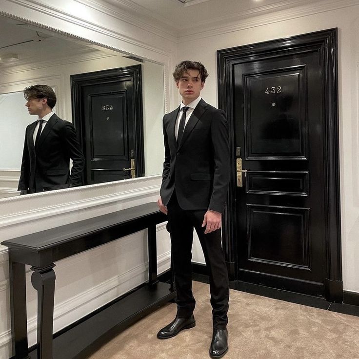 Formal Suit Outfit Men, Attractive Guys In Suits, Dheo Tyler Han Vibe, Suits Men Aesthetic, Black Prom Suit, Boys In Suits, Guy In Suit, Mens Wedding Guest Outfit, Guys In Suits