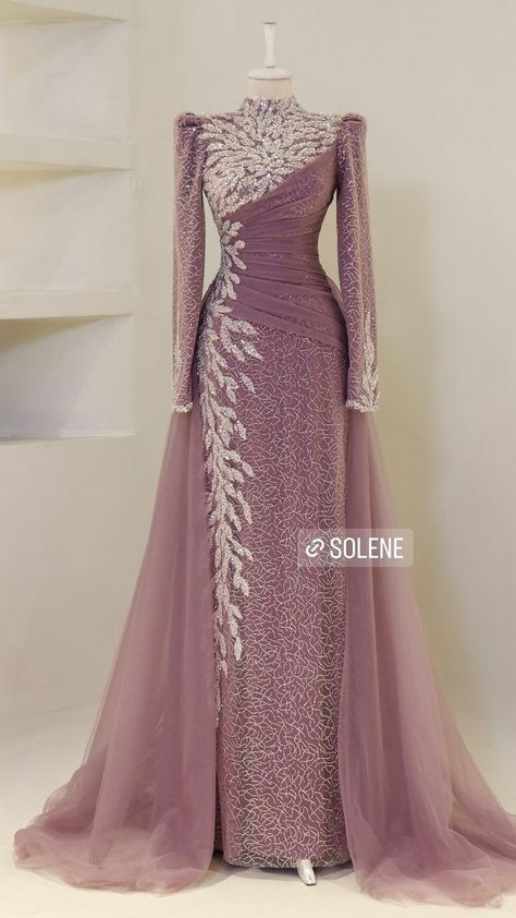 Modest Prom Dresses Muslim, Muslim Prom Dress, Muslim Evening Dresses, Bride Dress Simple, Soiree Dresses, Kebaya Dress, Simple Bridesmaid Dresses, Gaun Fashion, Latest Dress Design