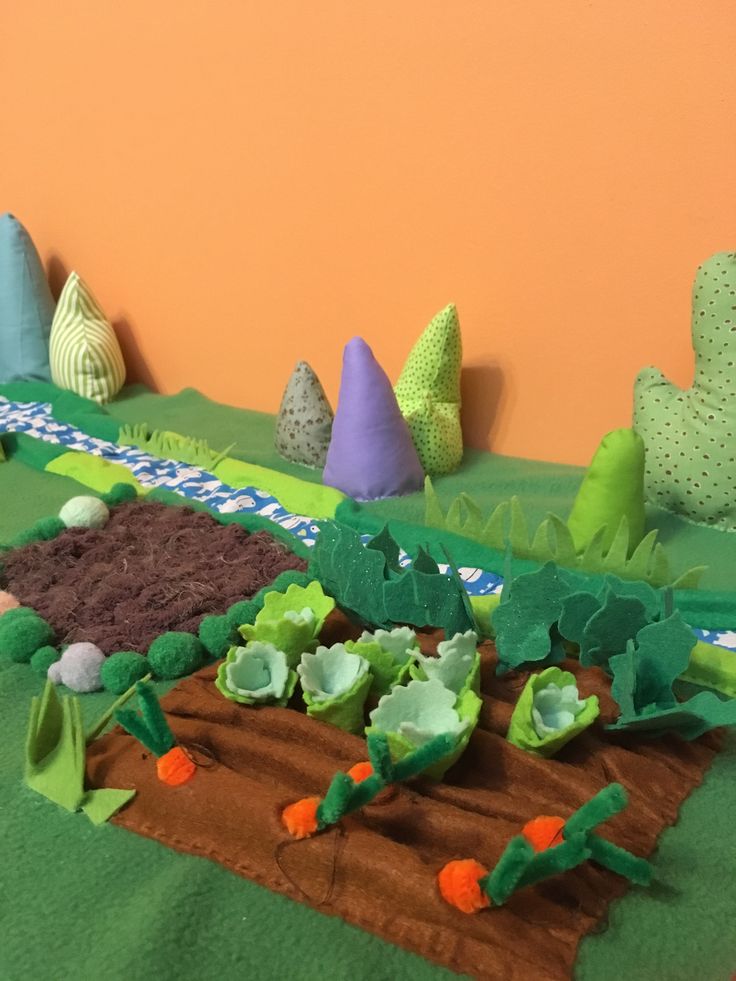 there is a cake made to look like a garden