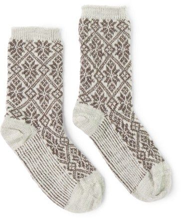 Get that warm and cozy winter feeling for your feet all year long with the Smartwool Everyday Traditional Snowflake Crew Socks. They have full-cushion support and a premium sweater feel. Scandinavian Style Winter Socks With Fair Isle Pattern, Winter Nordic Knitted Socks, Nordic Knitted Winter Socks, Comfortable Winter Socks With Fair Isle Pattern, Cozy Winter Socks With Fair Isle Pattern, Comfortable Fair Isle Pattern Winter Socks, Warm Beige Socks For Winter, Cozy Knitted Socks For Winter, Cozy Beige Socks For Winter