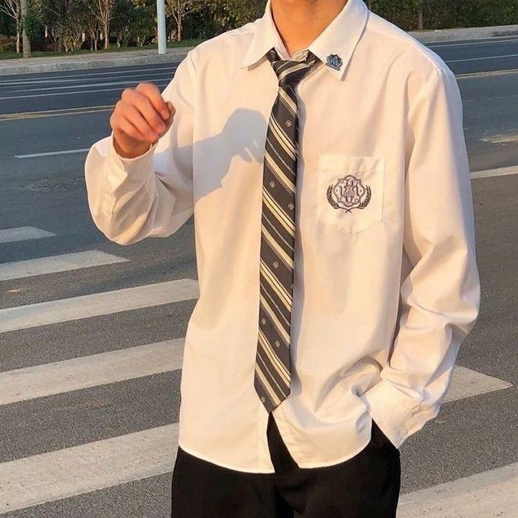 Korean School Outfits, Boys School Outfits, Uniform Outfits, Men's Uniforms, School Uniform Fashion, School Uniform Outfits, Outfits Baggy, Boys Uniforms, Famous Outfits