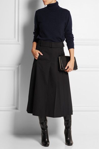 Total black / Gonna ampia e stivali Daily Fashion Outfits, Rok Outfit, Moda Chic, Mode Casual, Long Skirts For Women, 가을 패션, Fashion Mode, Looks Style, Work Fashion