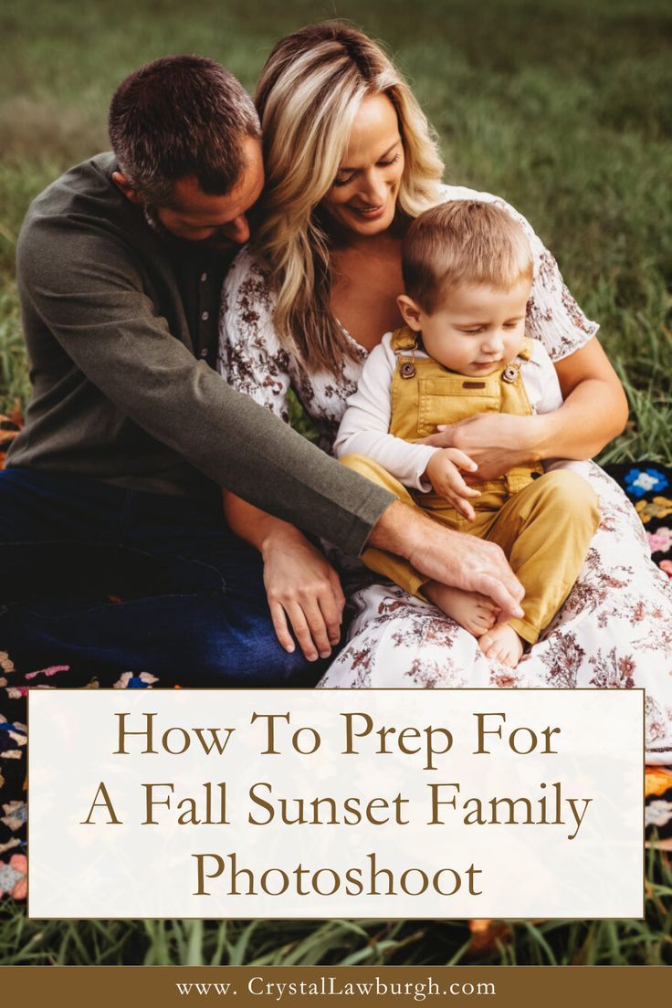 Prepare for a flawless fall photoshoot with these fall family session ideas. A fall sunset photoshoot will create timeless family portraits. Fall sunset photos is a breathtaking way to capture your cherished moments. Click the link to get all the family photo session tips today! Family Sunset Photoshoot, Family Session Ideas, Sunset Photoshoot Ideas, Sunset Family Photos, Fall Family Session, Fall Sunset, Sunset Photoshoot, Sunset Session, Photography Poses Family