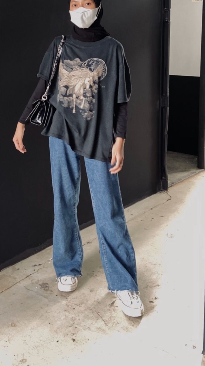 Halal Outfit, Boyish Outfit, Tomboy Femme, Hijab Fashion Summer, Wide Leg Jeans Outfit, Hijabista Fashion, Street Hijab Fashion, Muslim Outfits Casual, Muslim Fashion Hijab Outfits