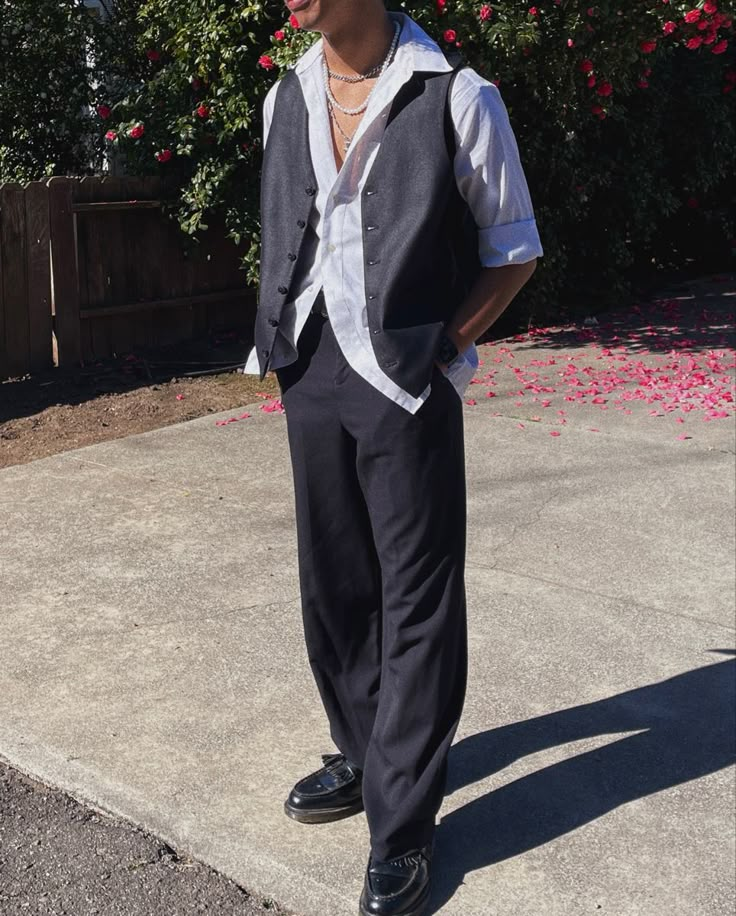 mens fashion Guy Graduation Outfit, Gay Guy Prom Outfits, Graduation Fits Men, Simple Prom Outfits For Guys, Formalwear Aesthetic Men, Masculine Graduation Outfit, Prom Outfits For Trans Guys, Prom Outfit Ideas Men, Aesthetic Prom Outfit Men