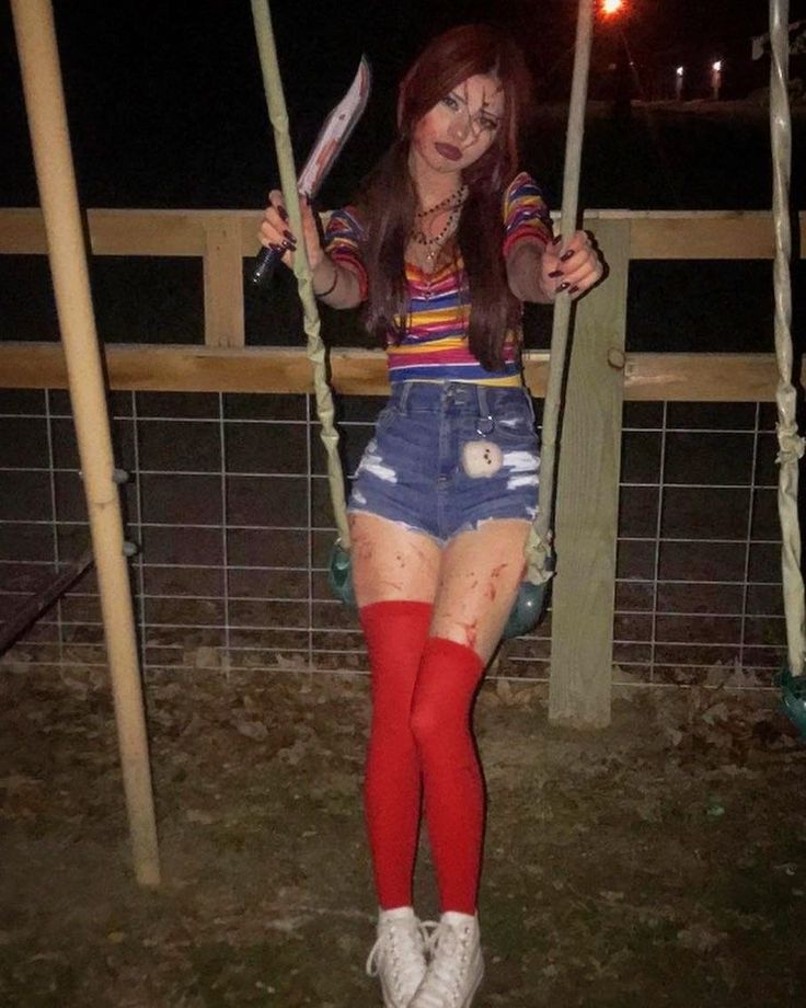 Grunge Halloween Costume Aesthetic, Halloween Costume Ideas Chucky, Chucky Costume Aesthetic, Hot Horror Costumes, Brown Haired Characters Halloween, Chucky Outfit Women, Hot Chucky Costume, Horror Outfits Halloween, Halloween Costumes Corset Ideas