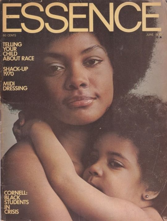 an image of a woman holding a child on the cover of magazine essencee