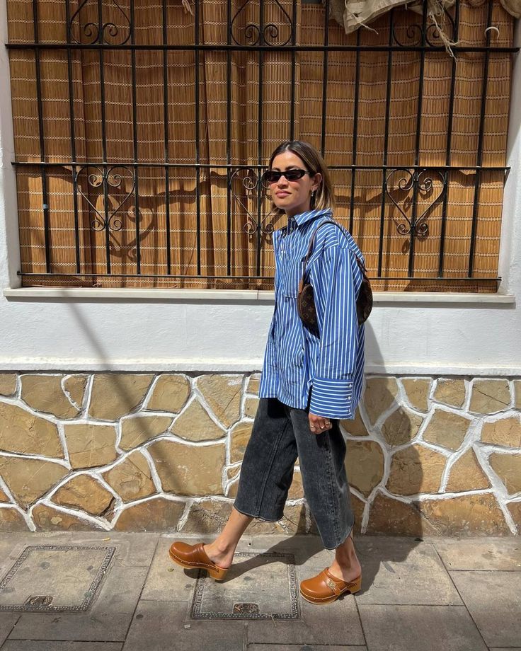 Tan Clogs Outfit, Brown Clogs Outfit, Clogs Outfit, Brown Clogs, College Fits, Photo Inspo, Clogs, Fashion Outfits, Women's Fashion