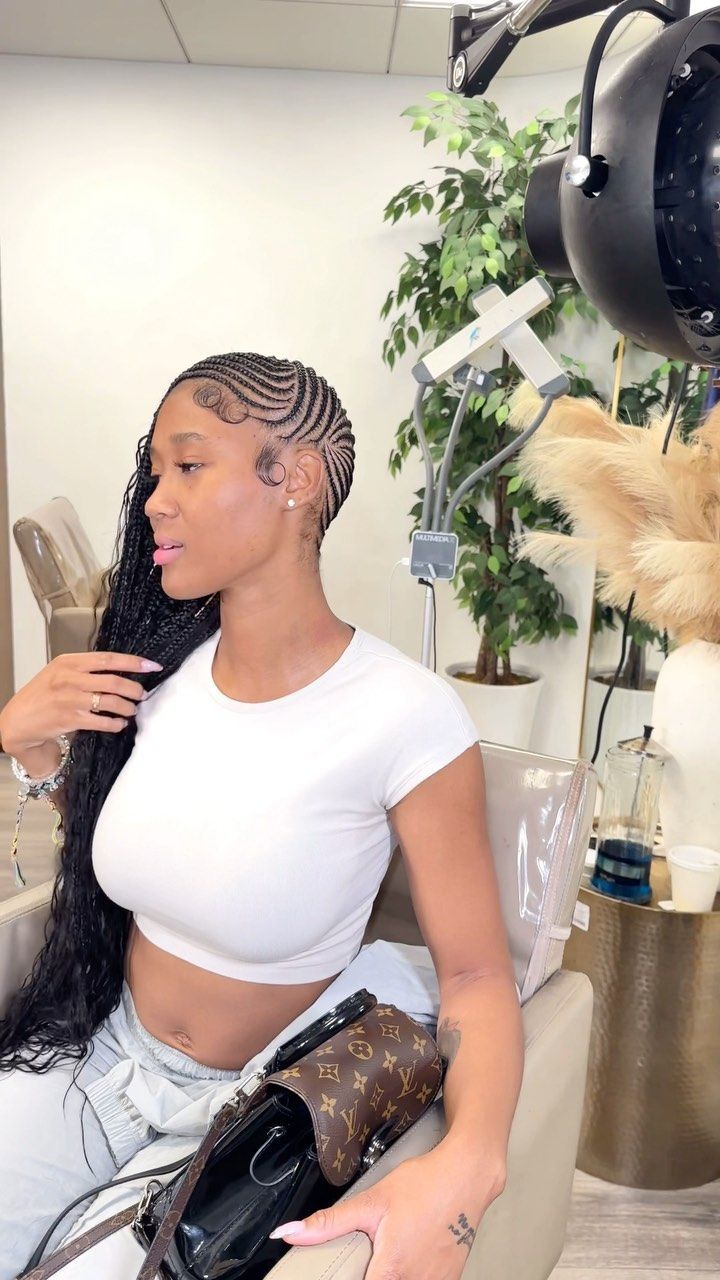 Creative Braids For Black Women, Bohemian Lemonade Braids, Braided Hairstyles For Black Women Protective Styles, Braided Hairstyles Videos, Small Lemonade Braids, Vacation Braids, Small Feed In Braids, Braiding Ideas, Cornrow Styles