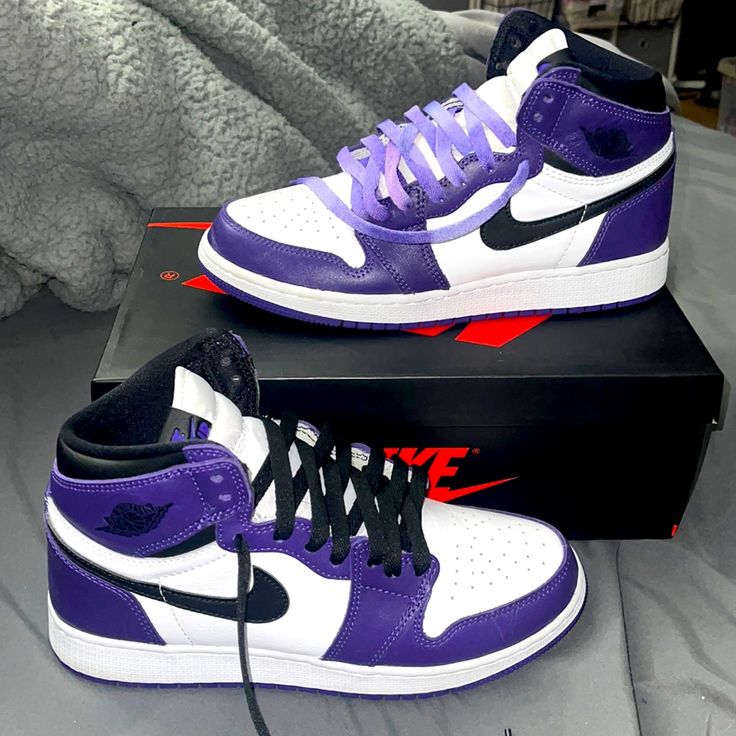 Air Jordan 1s Retro High In Court Purple With Both Pairs Of Black And Purple Laces, You Can Mix And Match! I Bought Them Used And They Were Not The Correct Size And I Was Unable To Return! Nike Jordan Purple, Purple Nike Shoes, Casual Shoes Women Sneakers, Nike Shoes Women Fashion, Nike Shoes Air, Pretty Sneakers, Air Jordan 1s, Nike Shoes Air Force, Nike Fashion Shoes