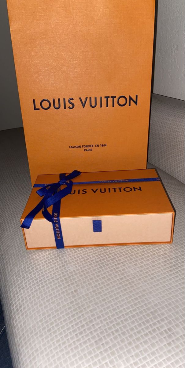 Louis Vuitton Shopping, Louis Vuitton Gift, Luxury Shopping Bags, Louis Vuitton Aesthetic, Louis Vuitton Gift Boxes, Louis Vuitton Box, Louis Vuitton Box Packaging, Louis Vuitton Products Aesthetic, Louis Vuitton Shopping Bag