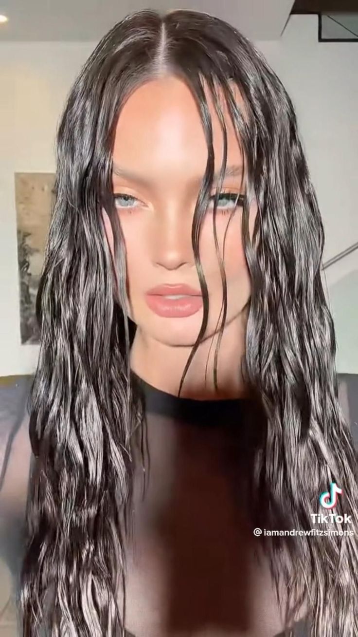 Wet Hair Look Photoshoot, Wet Hair Look, Brand Theme, Wet Look Hair, Wet And Wavy Hair, Mermaid Core, Shine Spray, Long Wavy Hair, Mermaid Hair