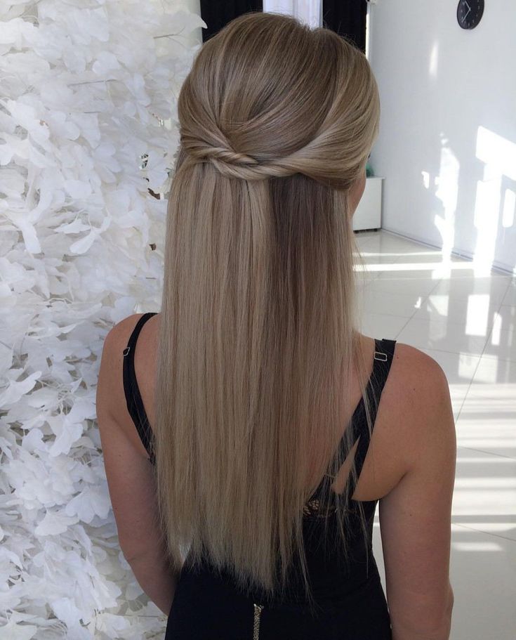 Cute Night Hairstyles, Simple Bridesmaid Hairstyles Straight Hair, Poker Straight Hair Hairstyles, Classy Straight Hairstyles, Hair Down Hairstyles Straight, Bride Straight Hair, Hairstyles Down Straight, Prom Hair Blonde, Blonde Prom Hair