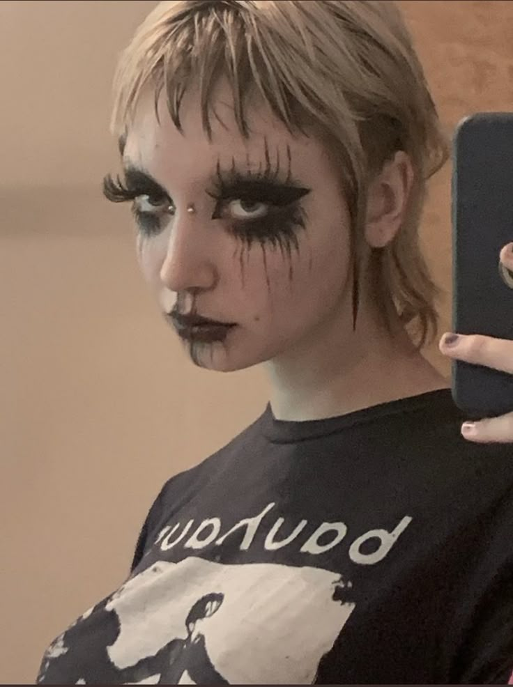 Punk Halloween Makeup, Corpse Face Paint, Goth Face Paint, Halloween Goth Makeup, Corpse Paint Makeup, Corpse Paint Ideas, Goth Eye Makeup, Inspired Hairstyles, Corpse Paint