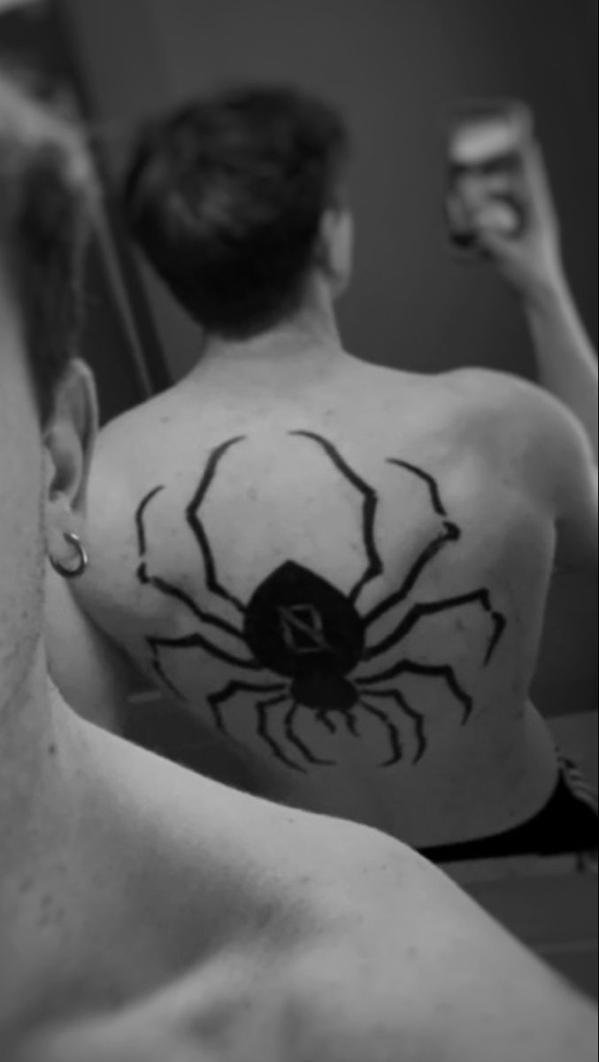 Hunter x Hunter Chrollo Lucilfer Phantom Troupe Spider Tattoo Phantom Troupe Aesthetic, Chrollo Lucifer Tattoo, Chrollo Spider Tattoo, Hunter X Hunter Tattoo Spider, Spider Back Tattoo, Chrollo Tattoo, Hunter X Hunter Spider Tattoo, Tattoo Hunter X Hunter, Red Neck Tattoos