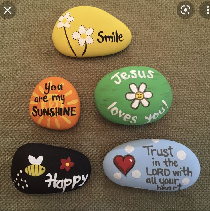 four painted rocks with the words, you are my sunshine, trust in the lord with all your heart