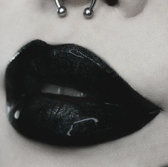 Black Lips Aesthetic, Black Lipstick Aesthetic, Goth Makeup Aesthetic, Pokemon Core, Pjo Oc, Black Matte Lipstick, Cute Lipstick, Vampire Lips, Shimmery Eyeshadow