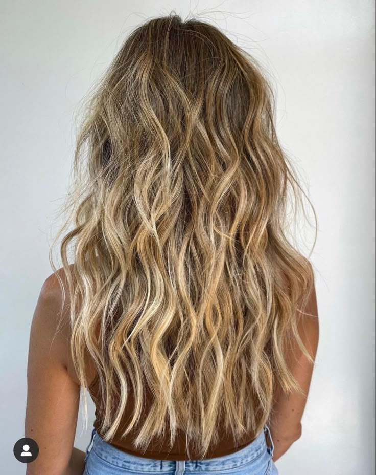 Golden Blonde Beach Hair, Beachy Textured Hair, Balayage Beach Hair, Surf Highlights Beach Hair, Blond Beachy Hair, Beach Hair Blonde Highlights, Blonde Beach Highlights, Beach Blonde Surfer Hair, Beach Hair Dye Ideas