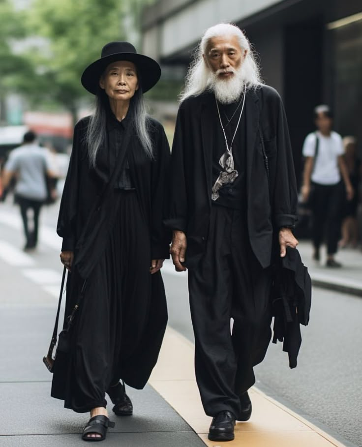 Japanese Couple, Japan Fashion Street, Stylish Couple, Advanced Style, Japanese Street Fashion, All Black Outfit, Japan Fashion, Yohji Yamamoto, Mode Inspiration