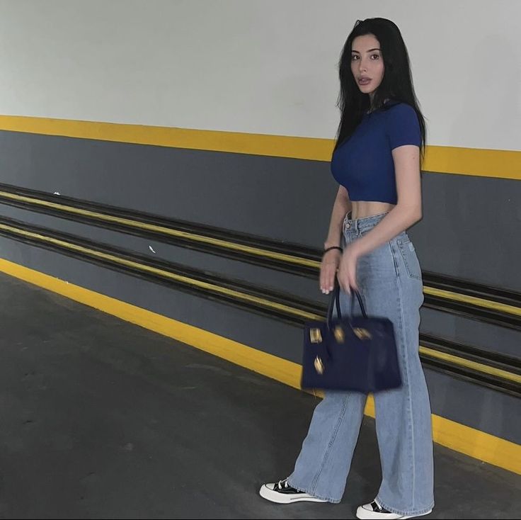 #thewizardliz #thewizardlizcommunity Queen Liz, Casual College Outfits, Podcast On Spotify, Easy Trendy Outfits, Stockholm Fashion, Outfit Inspo Fall, Girly Outfits, Lookbook Outfits, College Outfits