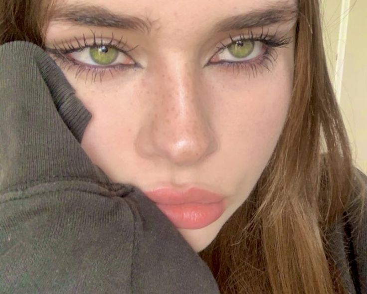 Brunette Green Eyes, Beautiful Eyes Color, Makeup Looks For Green Eyes, Girl With Green Eyes, Makijaż Smokey Eye, Aesthetic Eyes, Grunge Makeup, Makeup For Green Eyes, Pretty Eyes