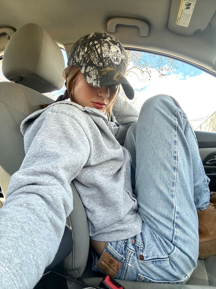 Camouflage hat, grey hoodie, baggy jeans, platform uggs outfit Bennie Outfits Aesthetic, Female Carhartt Outfit, Army Hat Outfit, Camo Baseball Hat Outfit, Camp Hat Outfit, Camo Beanie Outfit, Camo Cap Outfit, Trucker Hat Outfit Winter, How To Style A Baseball Hat