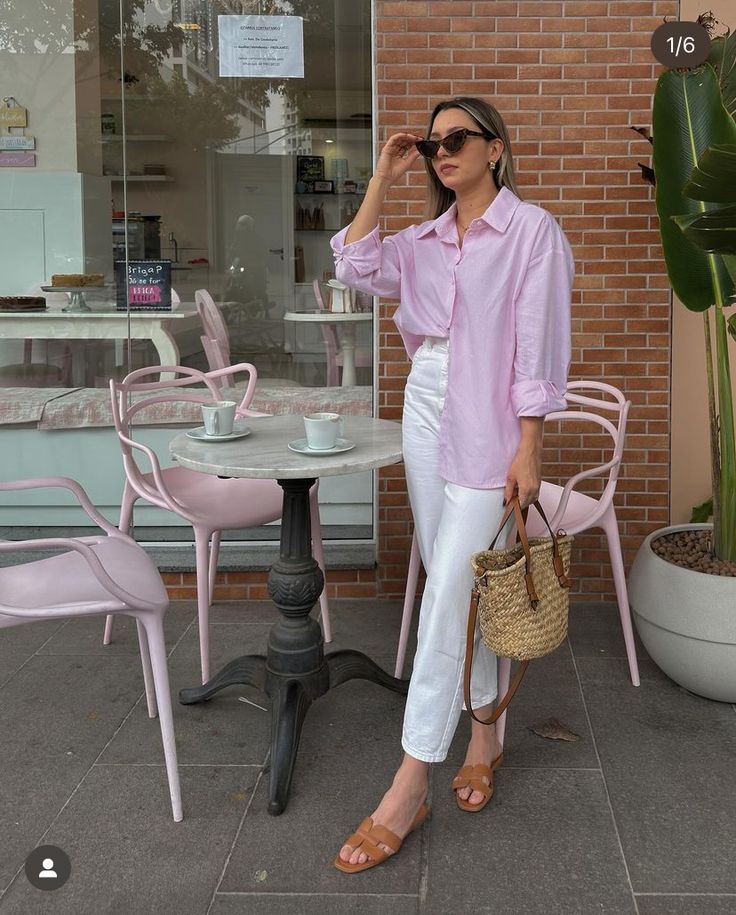 Summer Polished Outfits, Pink Long Shirt Outfit, Pink Poplin Shirt Outfit, Light Pink Button Up Shirt Outfit, Pink Stripe Shirt Outfit, How To Style A Pink Shirt, Pink Linen Shirt Outfit Women, Pink And White Striped Shirt Outfit, Outfit Camisa Rosa