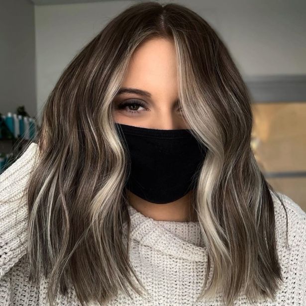 Blonde Front Highlights, Highlights For Dark Brown Hair, Short Dark Hair, Brunette Hair With Highlights, Face Shape Hairstyles, Black Hair With Highlights, Dark Hair With Highlights, Strawberry Blonde Hair, Beige Blonde