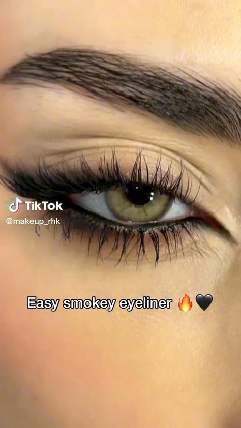 Easy Smokey Eyeliner, Smokey Eyeliner Tutorial, Machiaj Smokey Eyes, Halloweensk�ý Makeup, Smokey Eyeliner, Eye Makeup Pictures, Smink Inspiration, Pinterest Makeup, Makijaż Smokey Eye