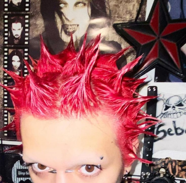 Spikey Hair Aesthetic, Y2k Mens Hairstyles, Punk Spikes Hair Short, Hair Spikes Punk, 2000s Punk Hair Men, Punk Spiky Hair, Short Spikey Hair Men, Red Hair Punk Guy, Spikey Punk Hair